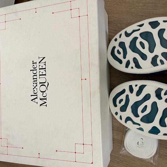 $790 Alexander McOueen Womens Larry sneakers  white/pink/blue EU 40.5 US 10.5 - Picture 5 of 12